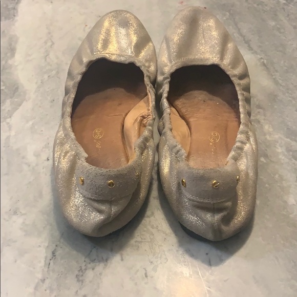 S + C silver flats -39.5 fits like an 8 - Picture 2 of 3